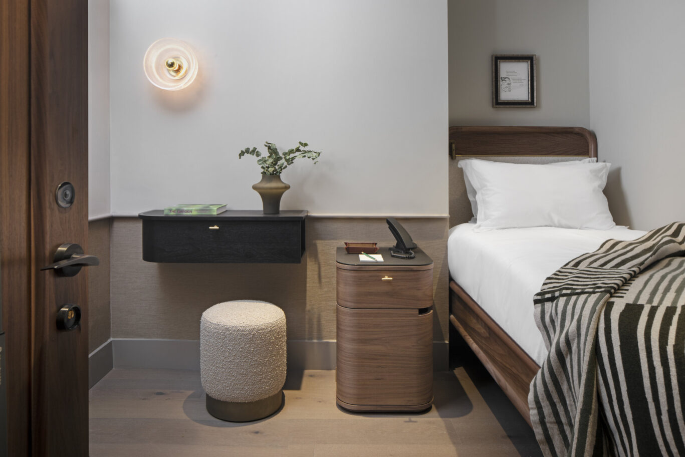 Montcalm Collection M Arch Townhouse 013 Studio Single