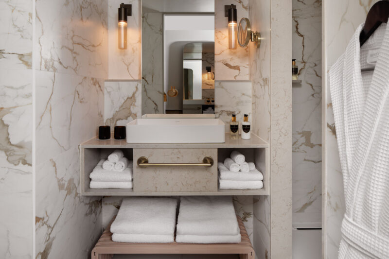 LONMM_Standard_bathroom_1