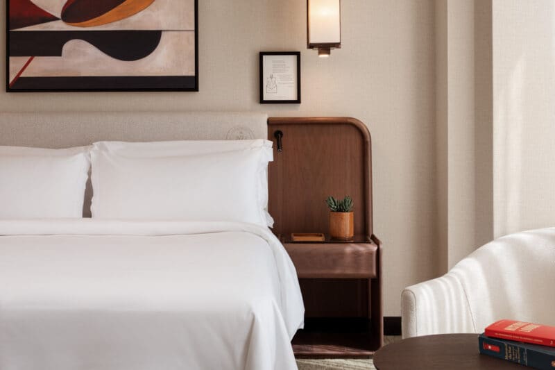 LONMK_Montcalm_Suite_Details