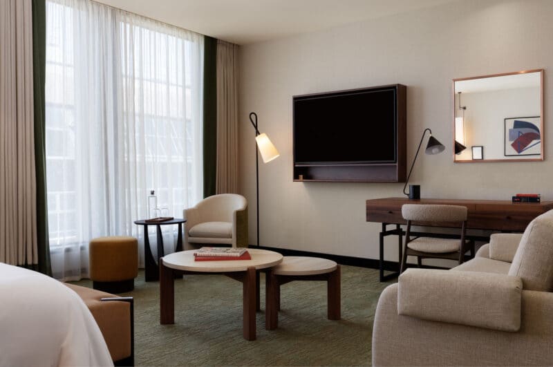 LONMK_Montcalm_Suite_Wide