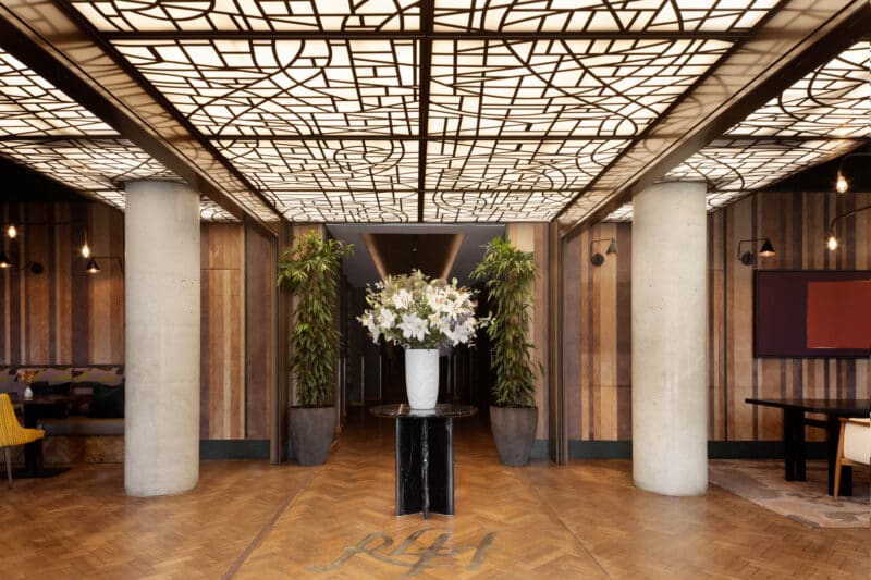 LONMK_Public_space_entrance