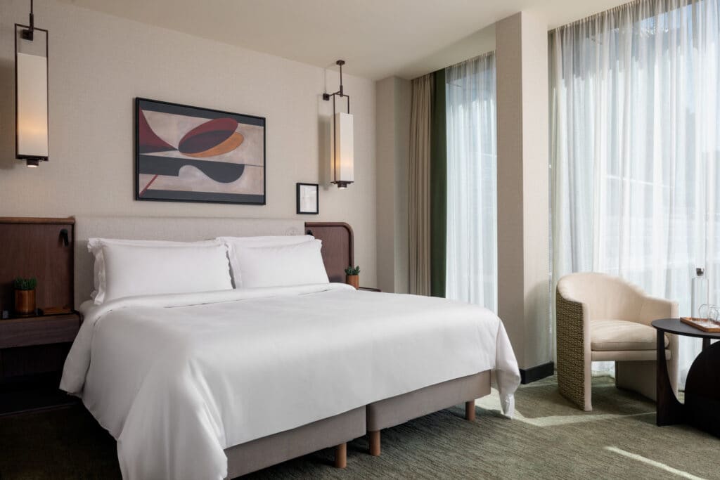 LONMK_iconic_executive_bedroom
