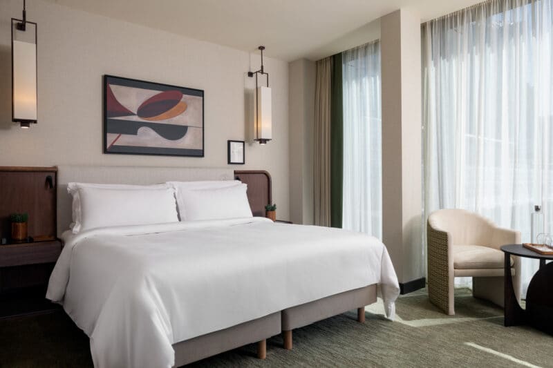 LONMK_iconic_executive_bedroom