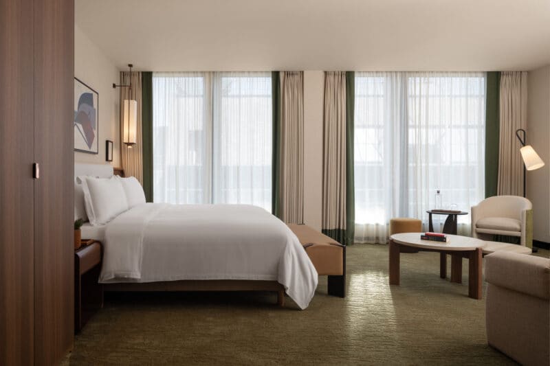 LONMK_iconic_executive_bedroom_wide