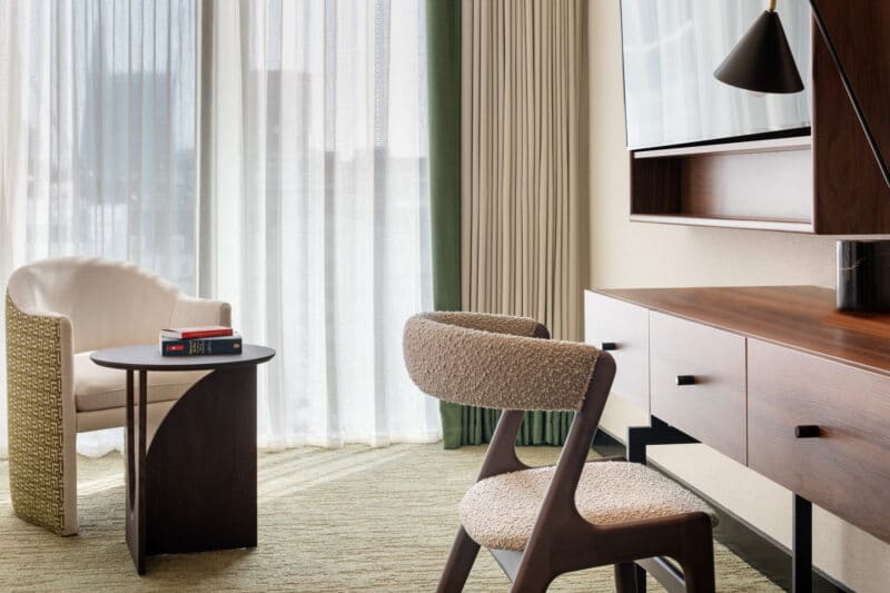 LONMK_iconic_executive_desk