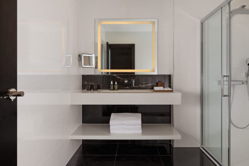 LONMK_montcalm_bathroom
