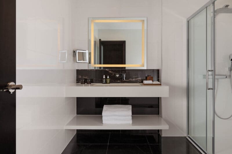 LONMK_montcalm_bathroom