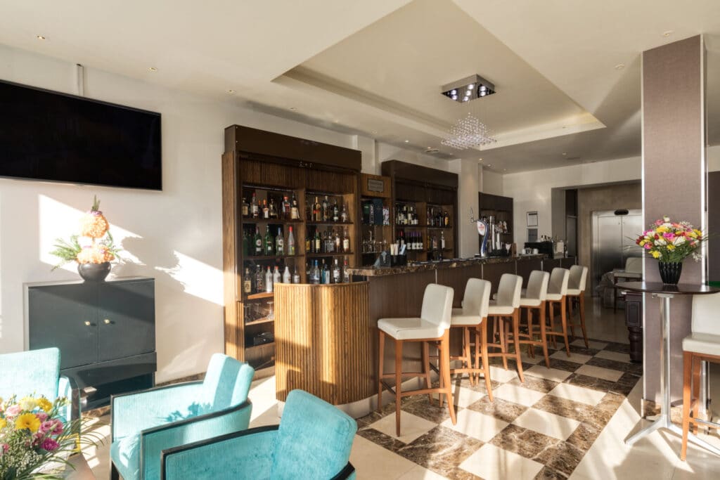 Park Grand Heathrow Bar, drinks