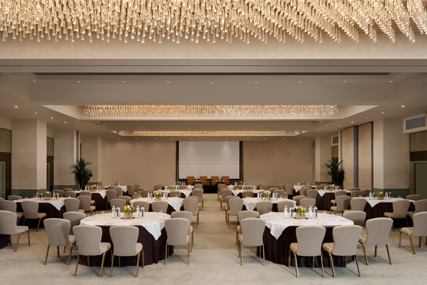 LONMM_Meeting_Room_Ballroom_Cabaret_AL_2026