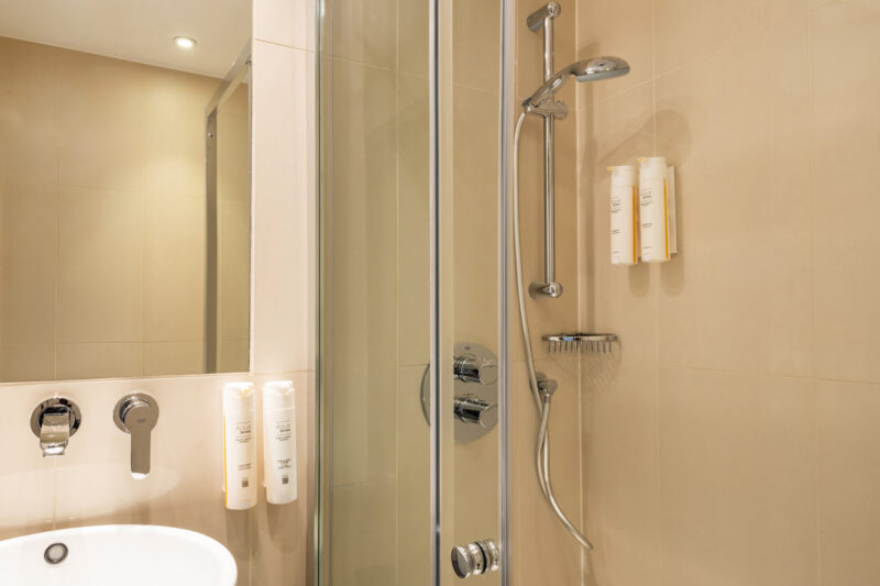 Single Bathroom 2/4