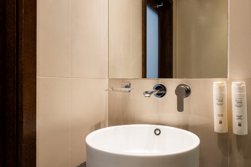 Single Bathroom 1/4
