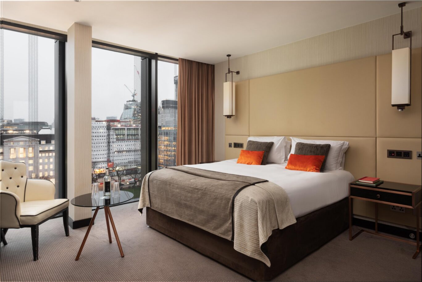 Royal London House, Club King bedroom