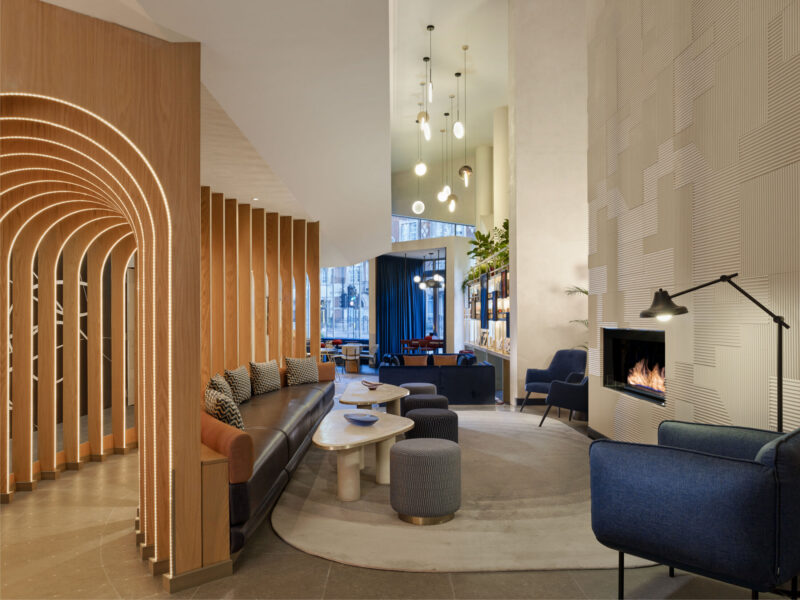 Montcalm East, Lobby